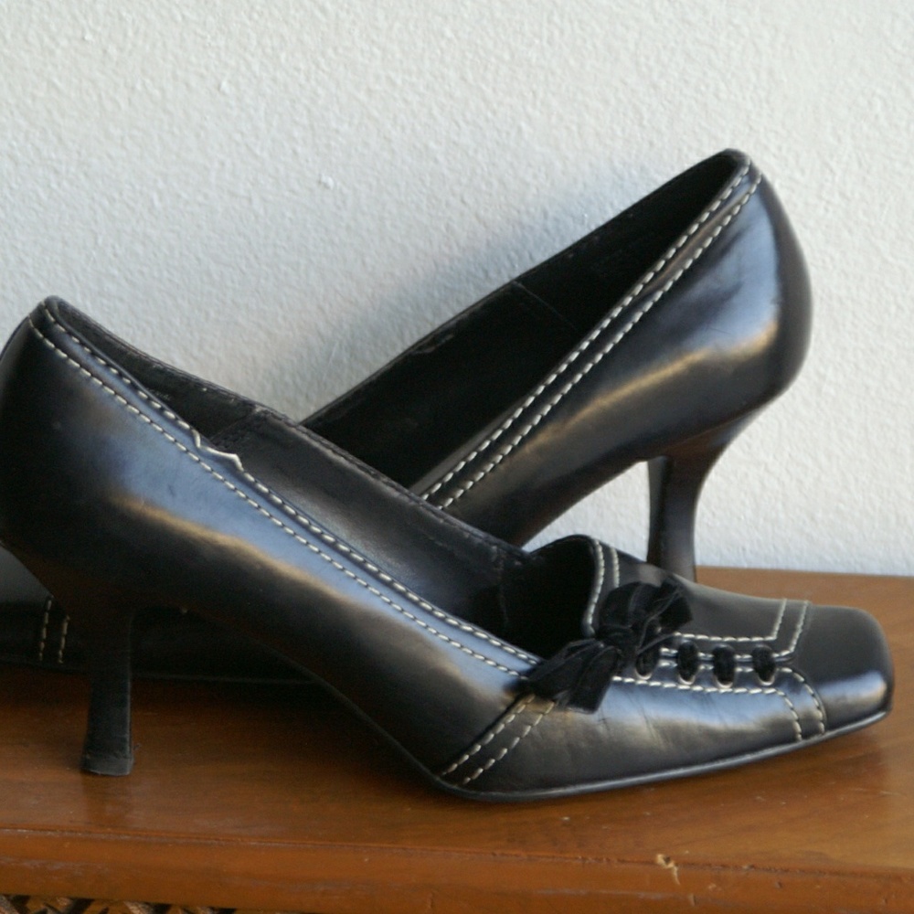 Shoes - Picture 3 of 8